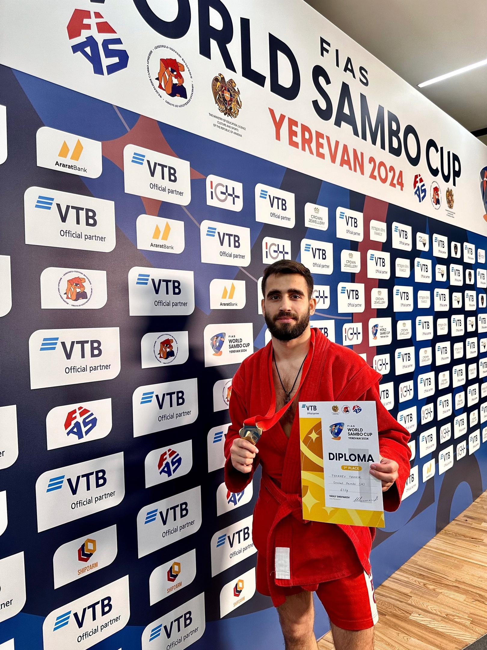 Тахир Токарев завоевал золотую медаль Кубка мира по боевому самбо в Ереване