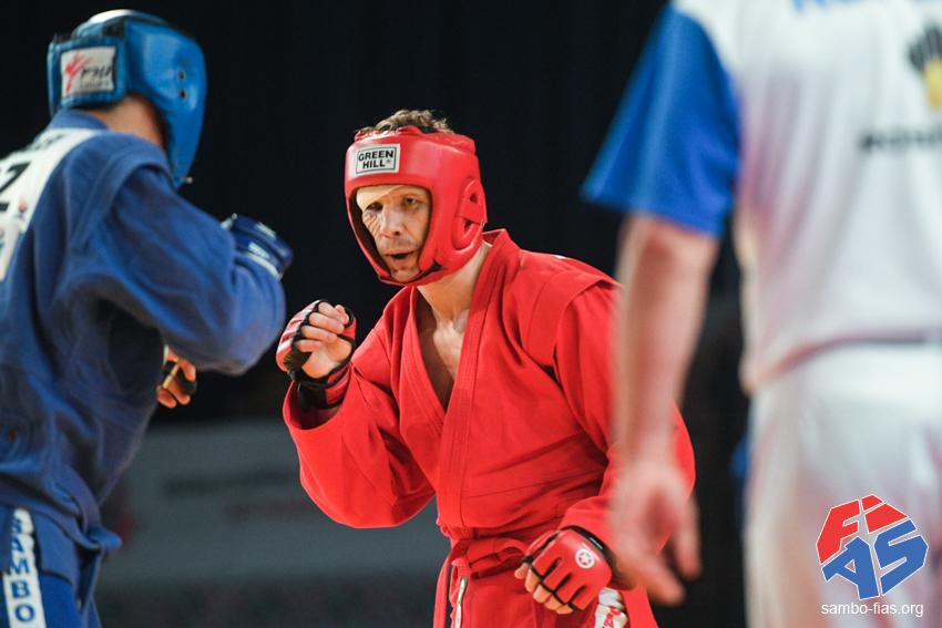 Дмитрий Самойлов завоевал серебряную медаль чемпионата мира по боевому самбо